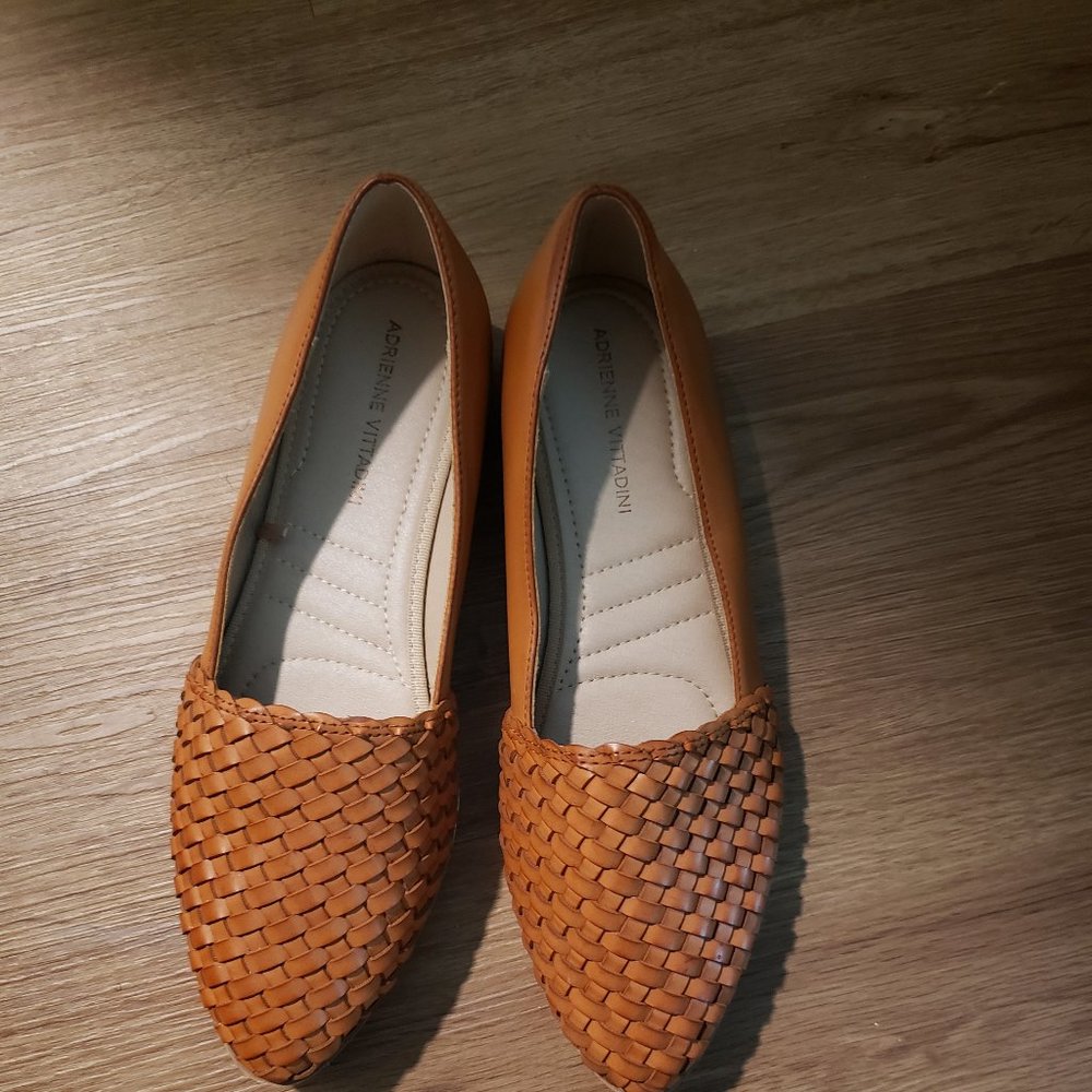 Adrienne Vittadini size 8.5 tan loafers